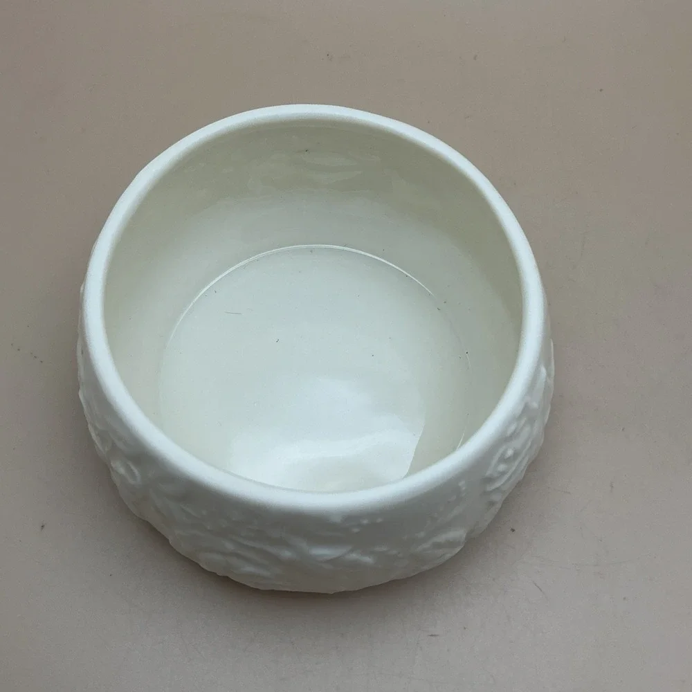 Vintage SFMBC Embossed White Rose Floral Musical Jewelry/Trinket Box 
